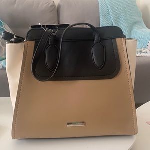 BNWT! LondonFog beautiful handbag